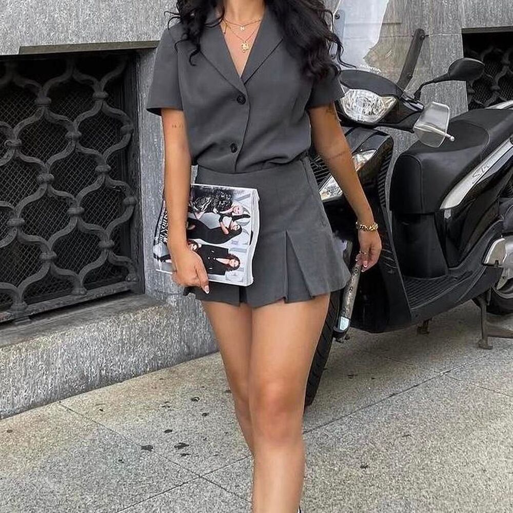 Zara Women's Grey Pleated Mini Skirt D38